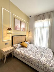 a bedroom with a bed and a window at Maritime Apartamentos Valencia in Valencia