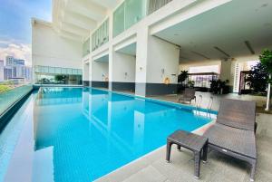 Hồ bơi trong/gần Ramada Suites by Wyndham Kuala Lumpur City Centre