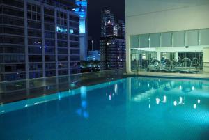 Hồ bơi trong/gần Ramada Suites by Wyndham Kuala Lumpur City Centre