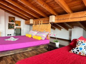 سرير أو أسرّة في غرفة في Appartamento La Casaccia