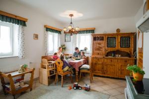 Hosté ubytování Ferienwohnung Stiegelbauer Zirbe