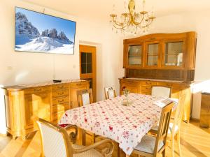 TV a/nebo společenská místnost v ubytování Guesthouse Rosengarten