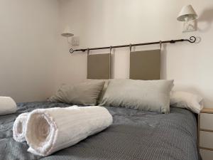 A bed or beds in a room at Casa Vacacional Alcazabilla