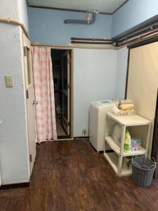 a laundry room with a washer and dryer next to a door at 山下ホテル301 in Kurosakimachi