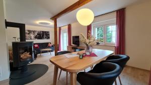 a living room with a table and a fireplace at Grüne Farm (FeWo West) in Burg Kauper