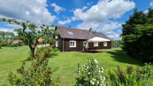 a small wooden house with a grassy yard at Grüne Farm (FeWo West) in Burg Kauper