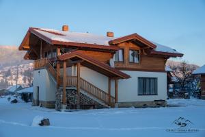 Nespecifikovaný výhled na hory nebo výhled na hory při pohledu z aparthotelu