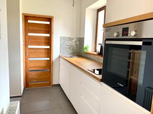 Kuchyň nebo kuchyňský kout v ubytování Apartmány Horní Blatná