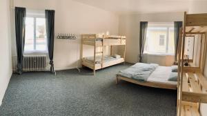 Poschodová posteľ alebo postele v izbe v ubytovaní Apartmány Horní Blatná