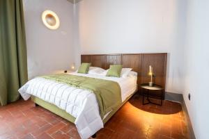 A bed or beds in a room at Hotel Villa Maya