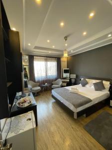 Ami Residence Bucharest Airport,Therme&FREE PARKING Otopeni客房内的一张或多张床位