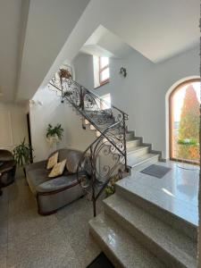 Ami Residence Bucharest Airport,Therme&FREE PARKING Otopeni的休息区