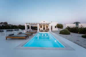 Bazén v ubytovaní Philosophia Luxury Villa alebo v jeho blízkosti