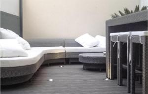 Posteľ alebo postele v izbe v ubytovaní Cozy Apartment In Pléneuf-Val-André