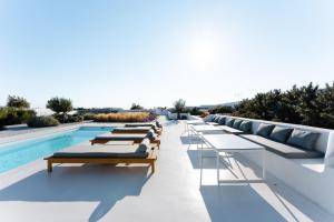 Bazén v ubytovaní Philosophia Luxury Villa alebo v jeho blízkosti