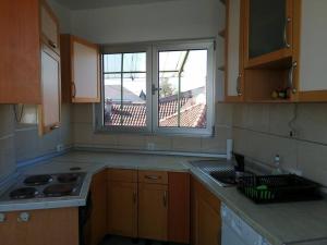 a kitchen with a stove and a window in it at Apartman Nataša 3 in Vršac