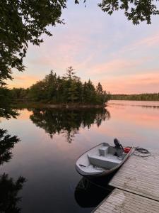 Gallery image of Bear Cabin - Forest Retreat nearby Lake - not on waterfront in East Kemptville