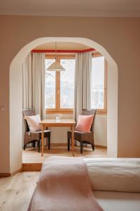a dining room with a table and chairs and a window at Hotel - Restaurant Soleo in Krumpendorf am Wörthersee