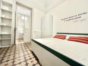 A bed or beds in a room at PALAZZO LA ZAGARA