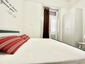 A bed or beds in a room at PALAZZO LA ZAGARA