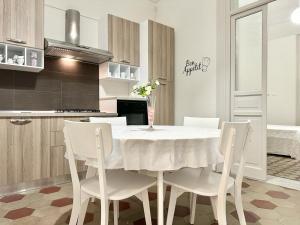 A kitchen or kitchenette at PALAZZO LA ZAGARA