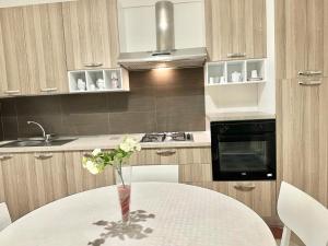 A kitchen or kitchenette at PALAZZO LA ZAGARA