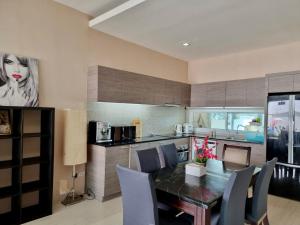a kitchen and dining room with a table and chairs at ChinJu PoolVilla in Jomtien Beach