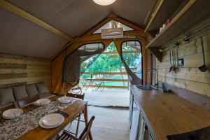 a room with a table and chairs in a tent at Resort Orizzonti Glamping in SantʼElpidio a Mare