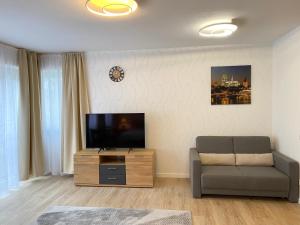 Un televizor și/sau centru de divertisment la Sehr zentral, geräumiges, helles Studio-Apartment