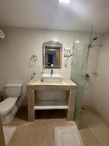 Ένα μπάνιο στο Noe Hotel Punta Cana