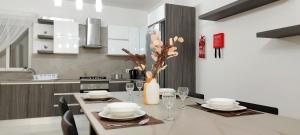 Η κουζίνα ή μικρή κουζίνα στο Large and modern apartment in the centre of Malta