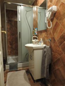 Koupelna v ubytování Mözsi Apartman Tolna