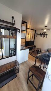 a living room with a table and chairs in a room at Studio cosy Saint-Étienne centre ville in Saint-Étienne