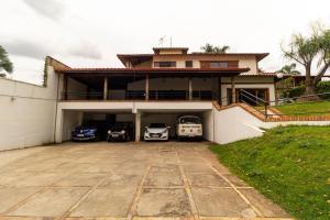 O edifício em que a casa de hóspedes se localiza