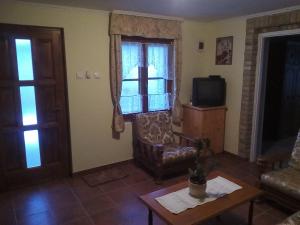 TV a/nebo společenská místnost v ubytování Mözsi Apartman Tolna