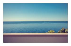 杜布罗夫尼克Condo with a breathtaking view的从阳台上欣赏海景