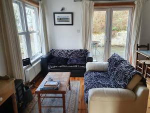 Posezení v ubytování Cosy self contained cottage with stunning views