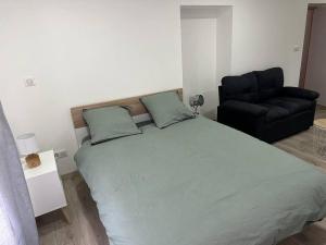 Posteľ alebo postele v izbe v ubytovaní Le Sapeur + 2 fotografie