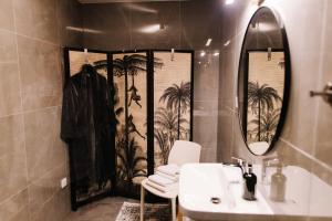 A bathroom at Design Apartman - Free parking