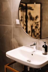 A bathroom at Design Apartman - Free parking