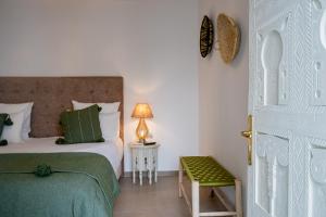Riad Dar Blanche & Spa客房内的一张或多张床位