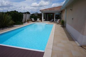 a swimming pool in the backyard of a house at Les Chambres de PEYROUTOUS in Pont-du-Casse