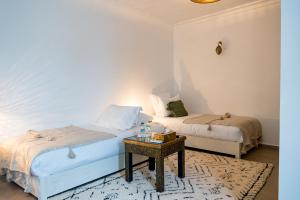 Riad Dar Blanche & Spa客房内的一张或多张床位