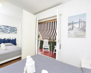 a bedroom with a bed and a view of the ocean at Appartamento Rapallo Liguria Maria Jose in Rapallo