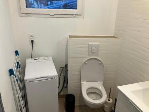 Kúpeľňa v ubytovaní Grand Studio proche st pierre/château