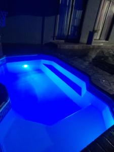 Πισίνα στο ή κοντά στο Cozy guesthouse springs