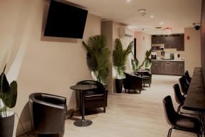 a waiting room with chairs and a flat screen tv at Nap York Central Park Sleep Station in New York