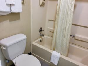 Koupelna v ubytování Budget Inn