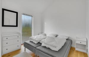 Postel nebo postele na pokoji v ubytování 3 Bedroom Stunning Home In Vordingborg + 9 fotografií