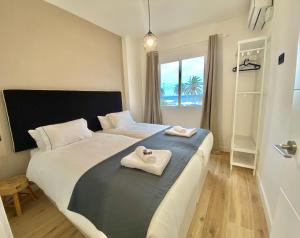 Postel nebo postele na pokoji v ubytování SÖK Pedregalejo seafront Holidays Homes